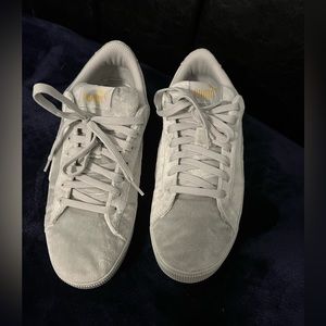 Women’s Puma size 9, Gray/Silver Velvet, low top shoes